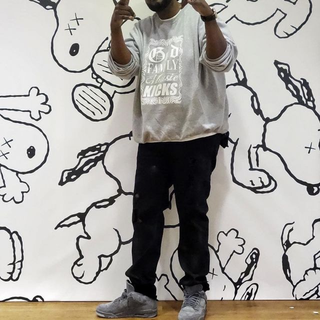 Nike Air Jordan 4 Retro Kaws gris de Clark Kent en su cuenta de Instagram