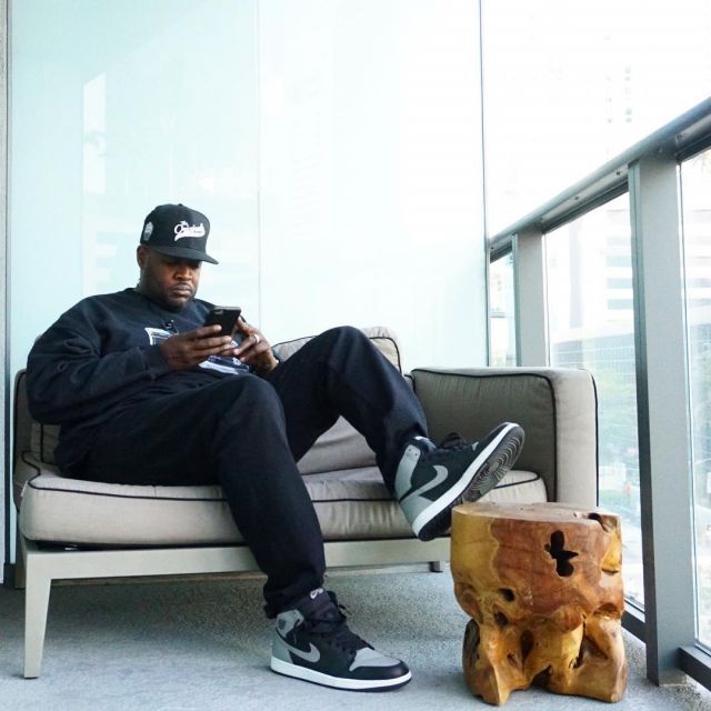 the nike Air Jordan 1 Retro gray black Clark Kent, on his account Instagram