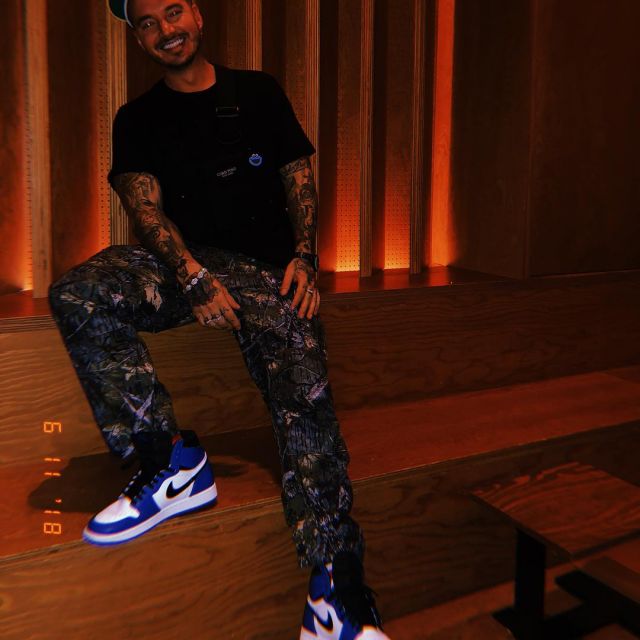 jordan wearing royal 1