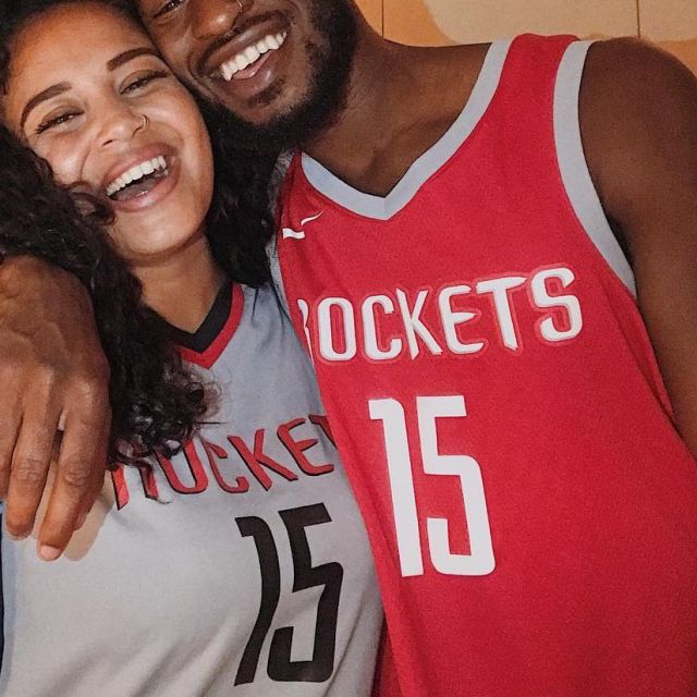 le Maillot NBA rouge vu sur le compte Instagram de Jaymaxvi