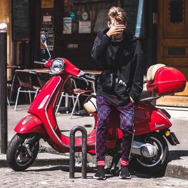 The Balenciaga Trainer Speed black-and-red-what does the influencer Max "munich_style" on his Instagram