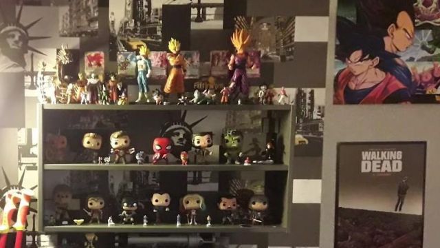 The figurine FunKo POP Marvel Avengers 2 Hawkeye in the YouTube video The most beautiful COLLECTIONS of subscribers ! RETURN ! chain of Geek