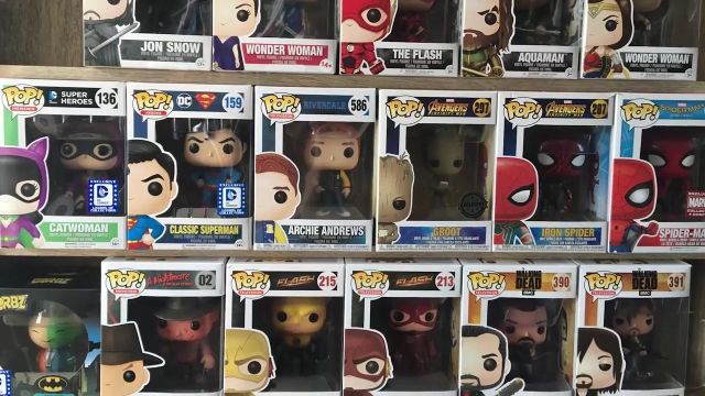 The figurine FunKo POP The Flash Reverse in the YouTube video The most beautiful COLLECTIONS of subscribers ! RETURN !