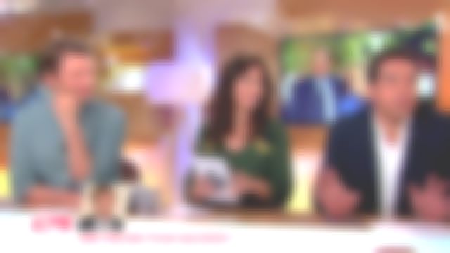 Le top à imprimé chevron de Marion Ruggieri dans C à vous du 21/06/2018