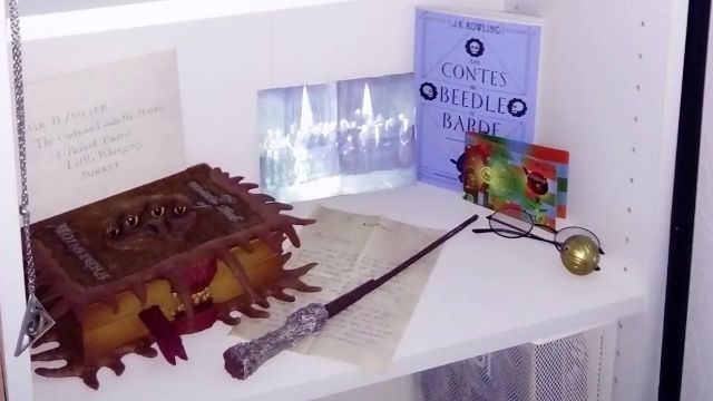 Las gafas redondas de Harry Potter en el vídeo de YouTube ¡Tiene tantos BLU-RAYS como una TIENDA! por La chaîne du geek