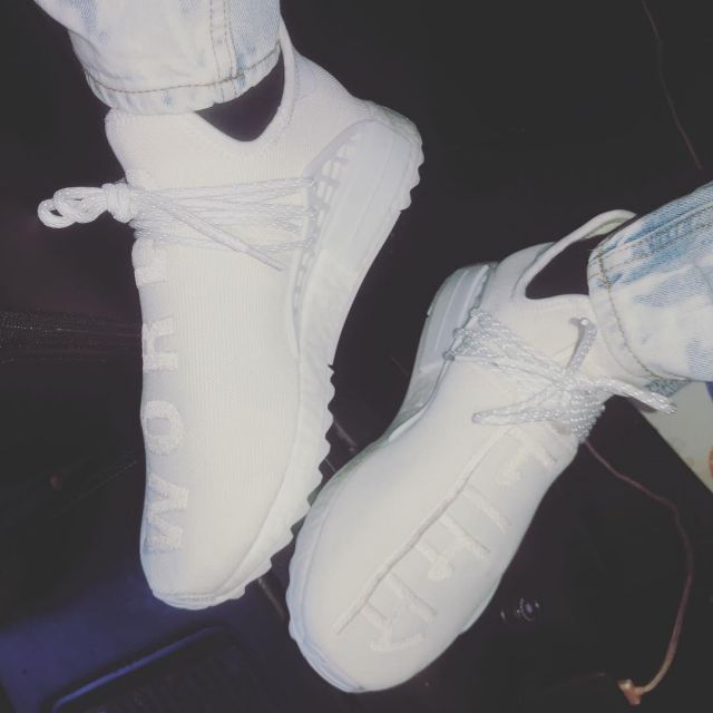 the sneakers NMD white views on the account Instagram of Chief Keef