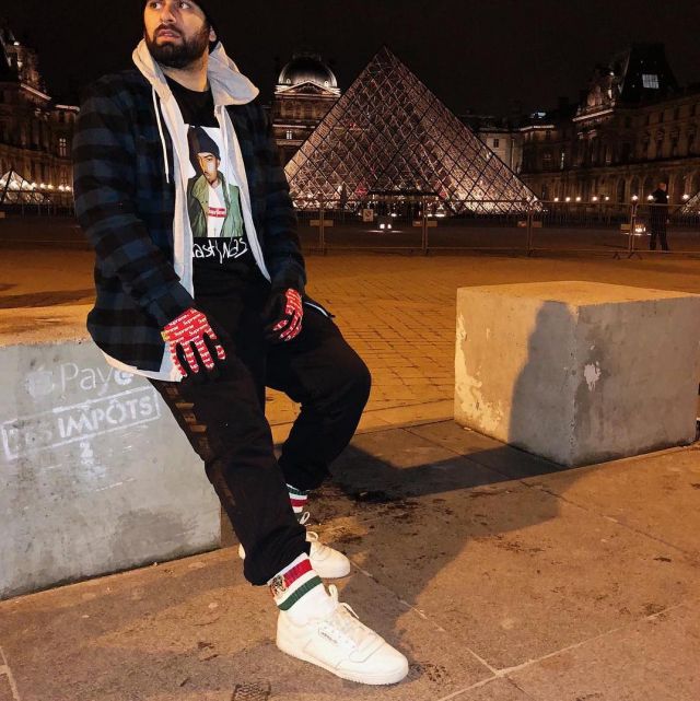 Les sneakers Yeezy Powerphase blanches que porte le youtubeur Qias Omar sur son compte Instagram