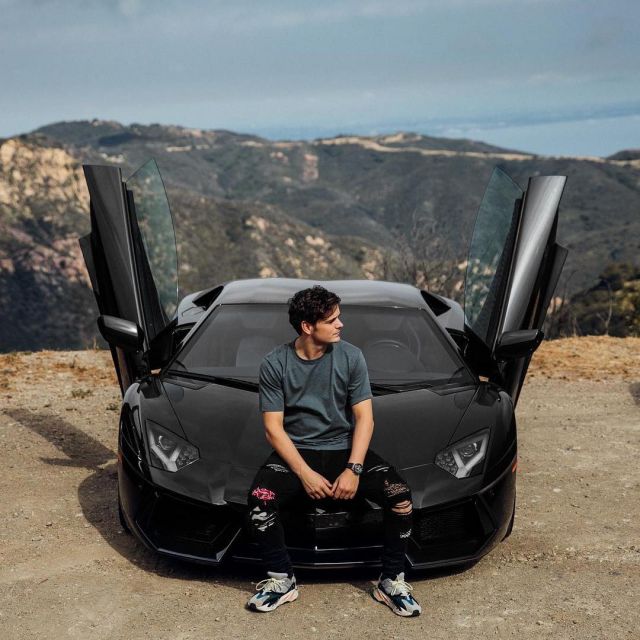 Les Yeezy Boost Wave Runner 700 de Martin Garrix sur son compte Instagram