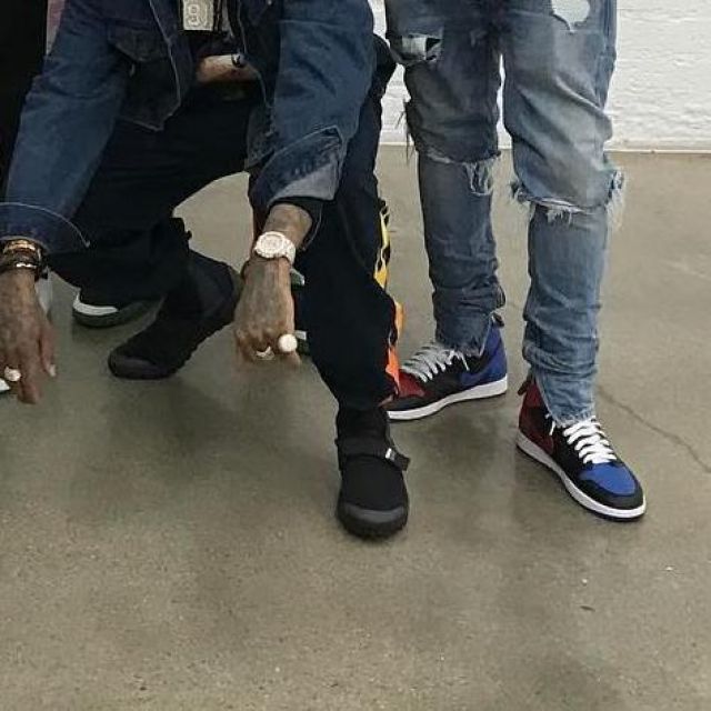 The pair of Air Jordan Nike AJ I 1 Retro Top Top 3 carried by the Take Off on his account Instagram