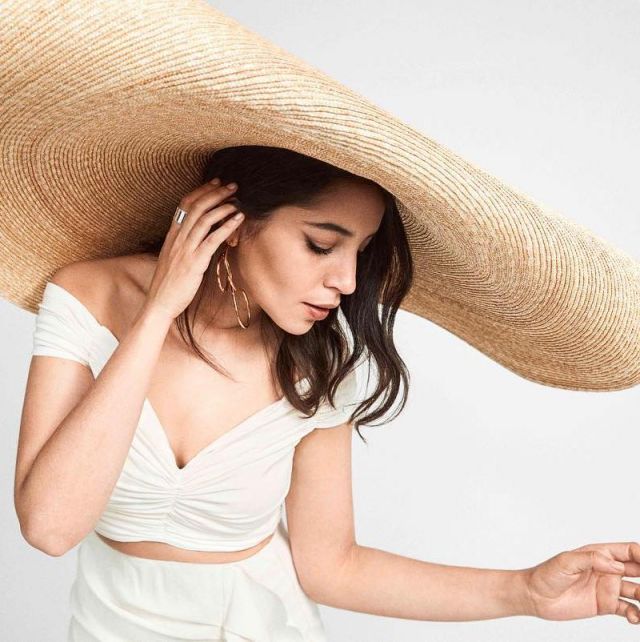 The hat oversize Leila Bekhti on his account Instagram