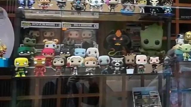The figurine Funko POP! 210 Rocket in the YouTube video Of the SHOPS GEEK IN AIX-en-PROVENCE ? chain of Geek