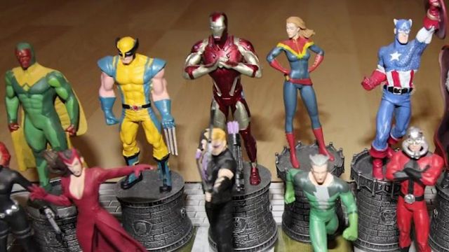 The figurine Wolverine, chess piece Marvel seen in the video, "You sell the dream - Your collections Geek" of The Chain of the Geek