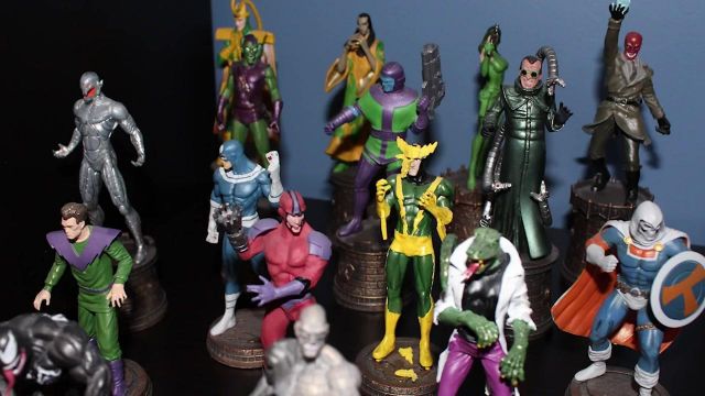 The room Red Skulls Eaglemoss chess Marvel seen in the video, "You sell the dream - Your collections Geek" of The Chain of the Geek