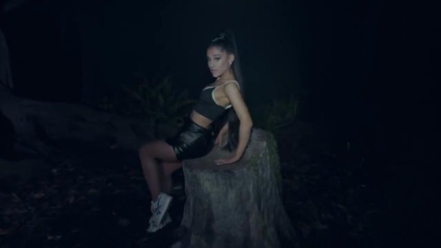 La paire de Reebok Rapide MU d'Ariana Grande dans le clip the light is coming (feat. Nicki Minaj)