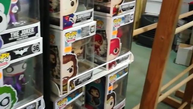 The figurine Funko POP! 208 The Flash in the YouTube video Of the SHOPS GEEK IN AIX-en-PROVENCE ? #VLOG (2018)
