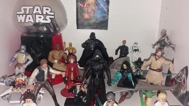 La figurine Bandaï General Grieivous Star Wars vue dans la video "Vous vendez du rêve - Vos collections Geek" de La Chaîne du Geek