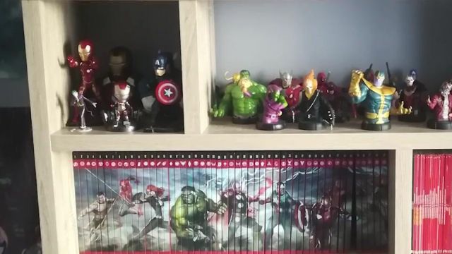 Le buste tirelire Marvel Hulk vue dans la video "Vous vendez du rêve - Vos collections Geek" de La Chaîne du Geek