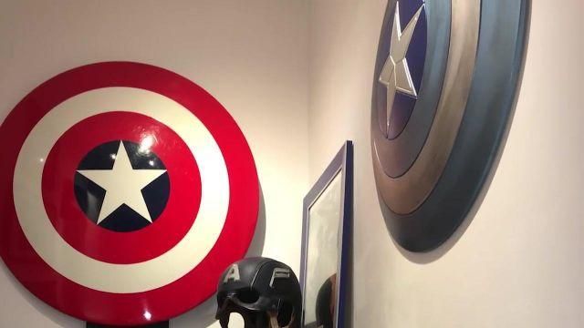 The blue shield Captain America seen in the video, "You sell the dream - Your collections Geek" of The Chain of the Geek