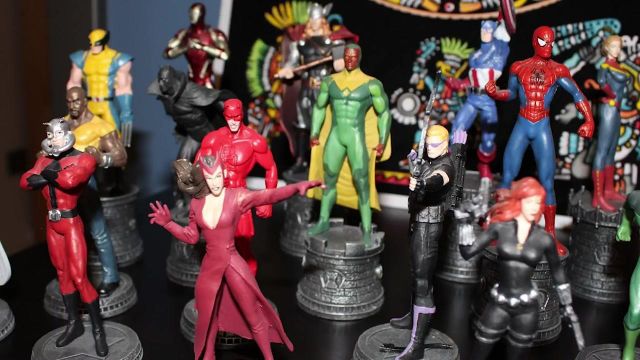 La figurine Marvel Spider-man vue dans la video "Vous vendez du rêve - Vos collections Geek" de La Chaîne du Geek