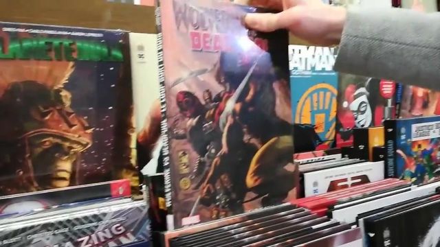 MARVEL Deluxe Wolverine VS Deadpool