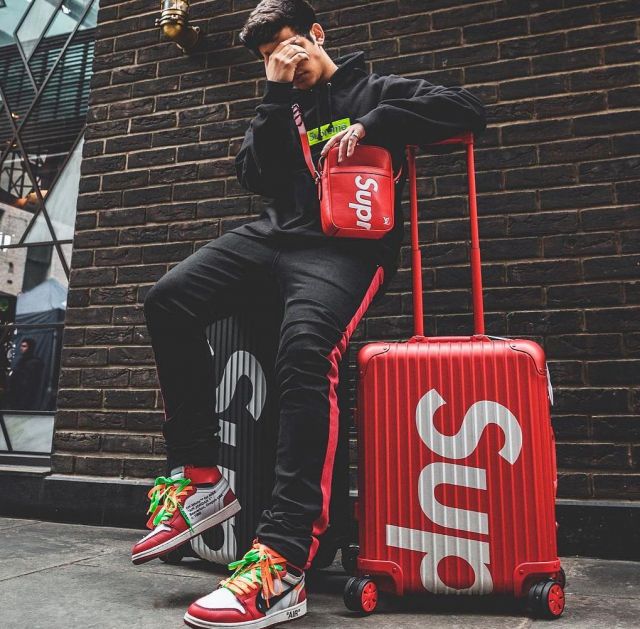 rimowa supreme red