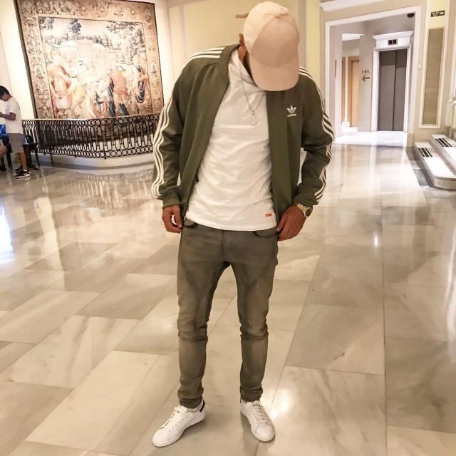 La veste Adi­das Su­per­star kaki de Karim Benzema sur son compte Instagram