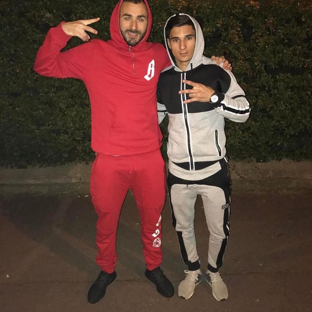 Sneakers Yeezy Black Karim Benzema on his account Instagram