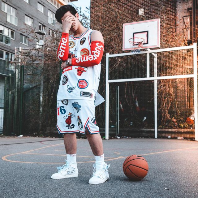 Les Nike Air Jordan 1 que porte le youtubeur et influenceur Ari Petrou sur son Instagram