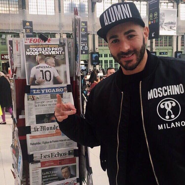 La veste bomber Moschino de Karim Benzema sur son compte Instagram
