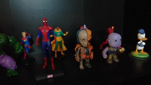 la figura de rayos X de deathstroke en el video ¡La VISITA de mi NUEVO ESCENARIO GEEK!#ChallengeLaChaineDuGeek