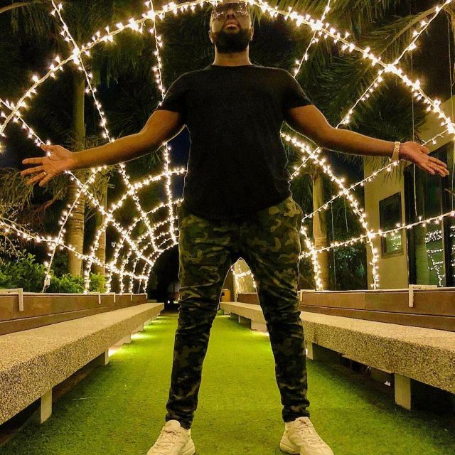 The pair of white sneakers with stripes Web Rhyton Gucci de Maître Gims on a post-Instagram