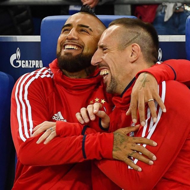 the jacket red Adidas worn by Ribery on his post Instagram