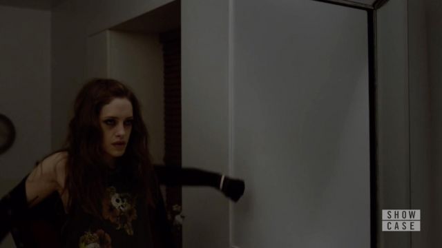 The tank top Chaser of Darlene (Carly Chaikin) in Mr. Robot