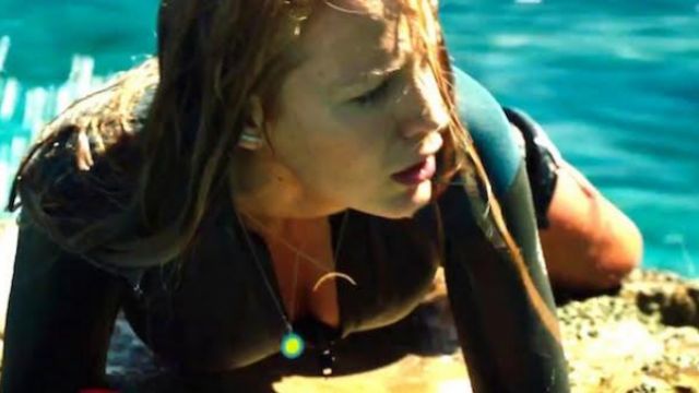 The pendant Saint Christopher from Nancy Adams (Blake Lively) in The Shallows