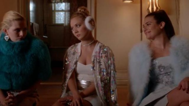 The strapless dress patterned Hester (Lea Michele) in Scream Queens