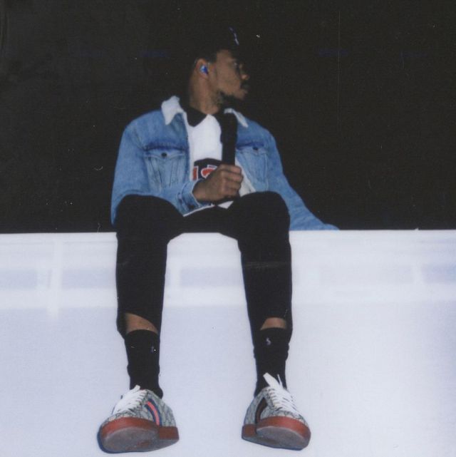 la paire de gucci suprême portée par chancetherapper sur son post instagram