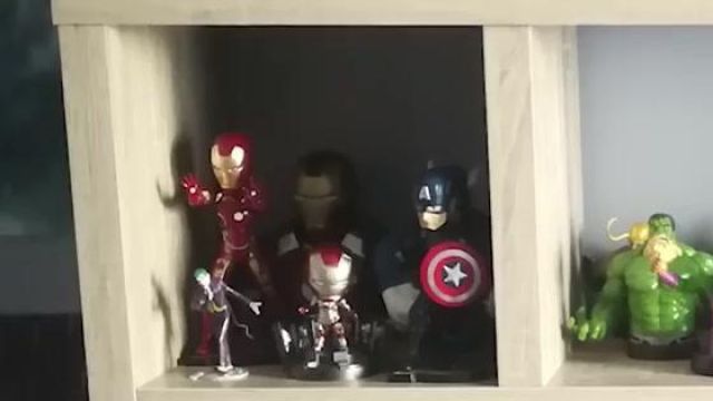 La tirelire buste Captain America vue dans la video "Vous vendez du rêve - Vos collections Geek" de La Chaîne du Geek