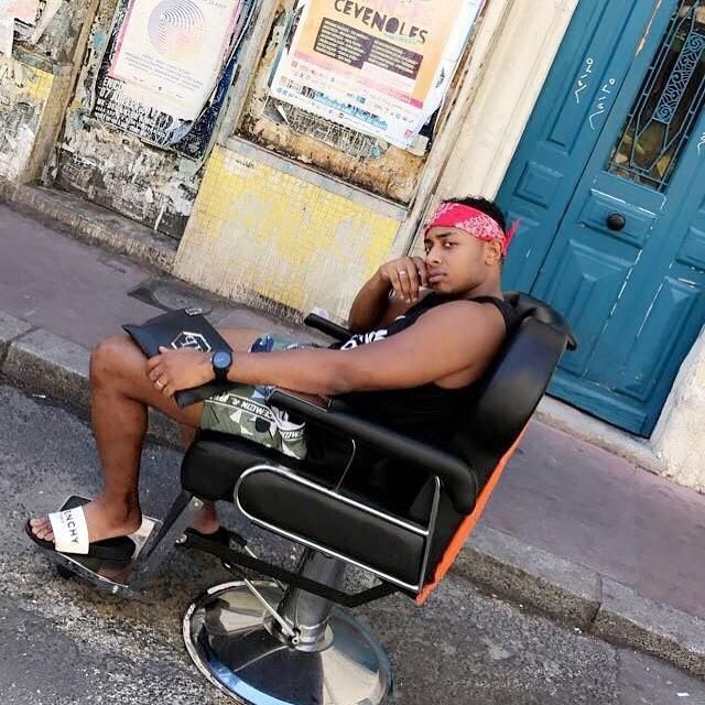 The bandana red and white Sultan on his account Instagram