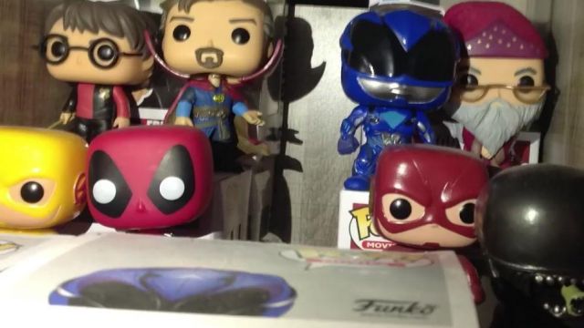 The figurine FunKo POP The Flash Reverse in the YouTube video He MADE the GLOVE OF INFINITY ! - Your COLLECTIONS geek (2018)