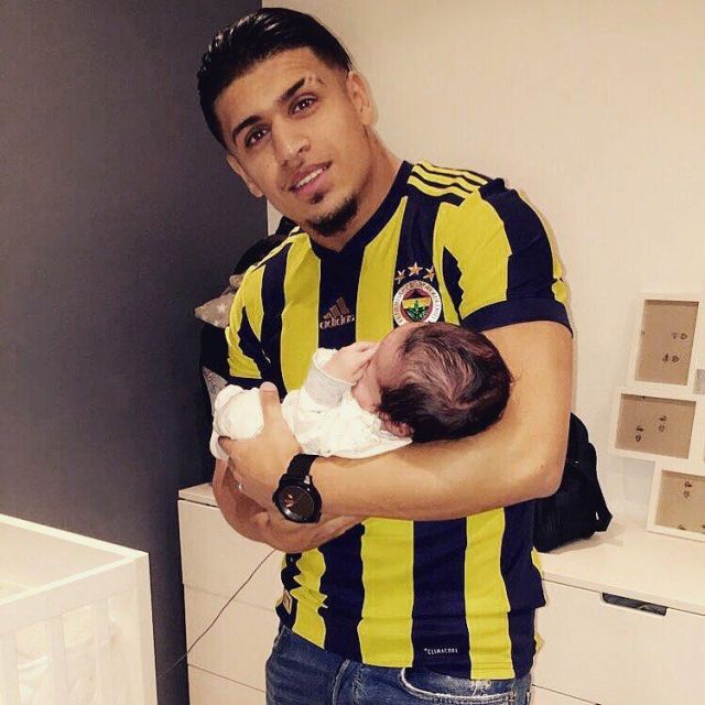 The jersey Fenerbahçe yellow seen on the account Instagram of Alrima