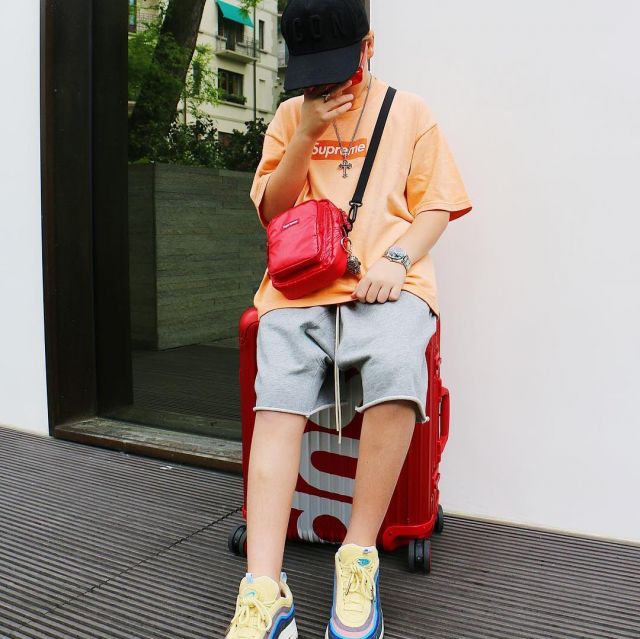 Sneakers Nike Air Max that carries the influencer The Golden Fly on her Instagram