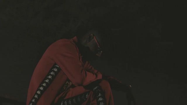 The tracksuit red Kappa 21 Savage in the video clip 'All the smoke'