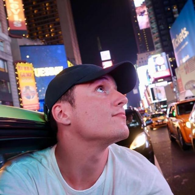 La casquette Nike noire de Hugo Des­sioux aka Hugo Tout Seul à New York sur Ins­ta­gram