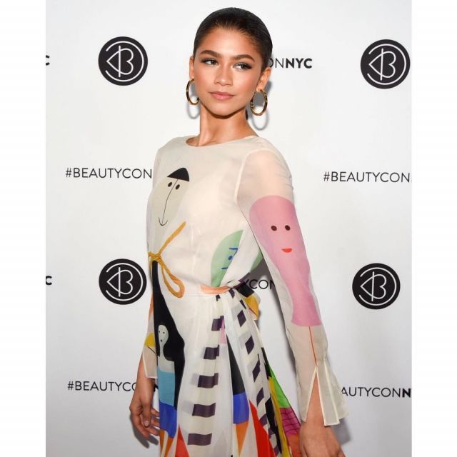 The long dress printed fantasy of Zendaya on her account Instgram | Spotern