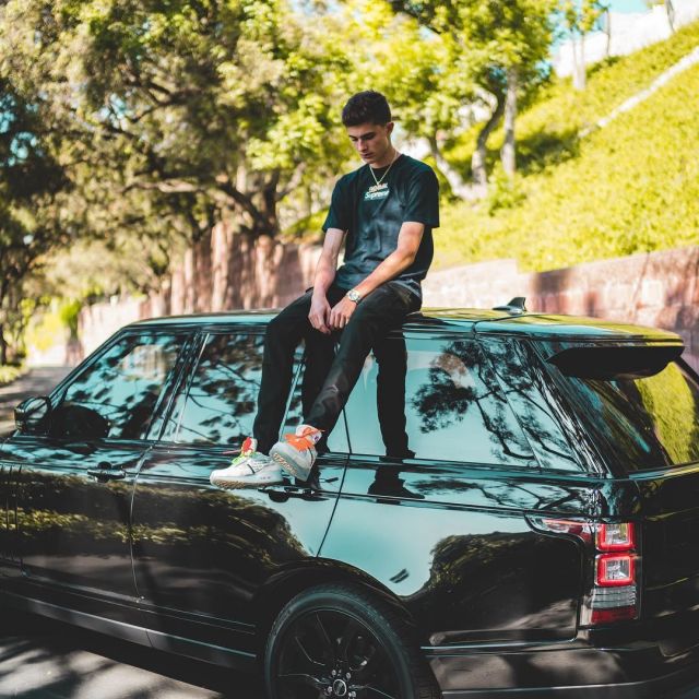The Air max 90 Off-white worn by Blake Linder on his account Instagram