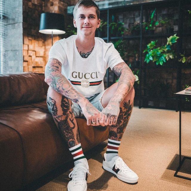socks that carries the influencer Willy Iffland on his Instagram Spotern