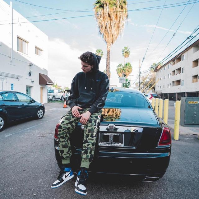The Jordan 1 Retro Fragment that carries the influencer Blake Linder on his Instagram