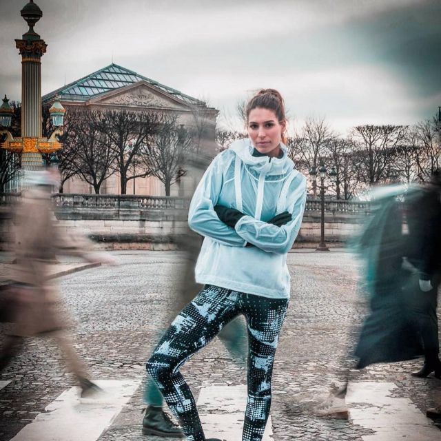 The Leggings sport printed graphic of Laury Thilleman on his account Instagram
