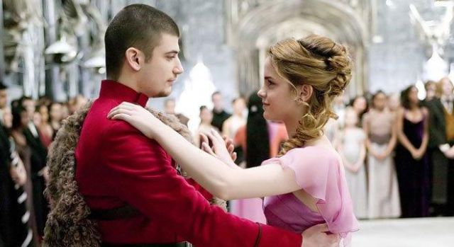 Les boucles d'oreille d'Hermione Granger (Emma Watson) portées pendant le Bal Tournoi des Trois Sorciers dans Harry Potter et la Coupe de feu