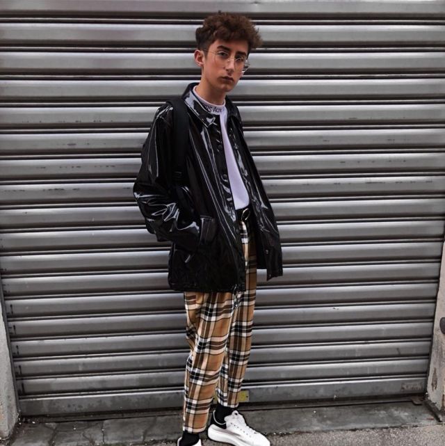 The pants Burberry that door Lythan Cottaz on his post Instagram | Spotern